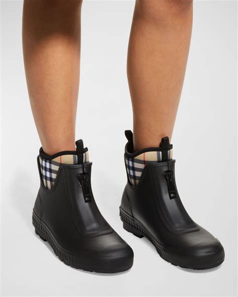 do burberry rain boots run big or small|Burberry haymarket rain boots.